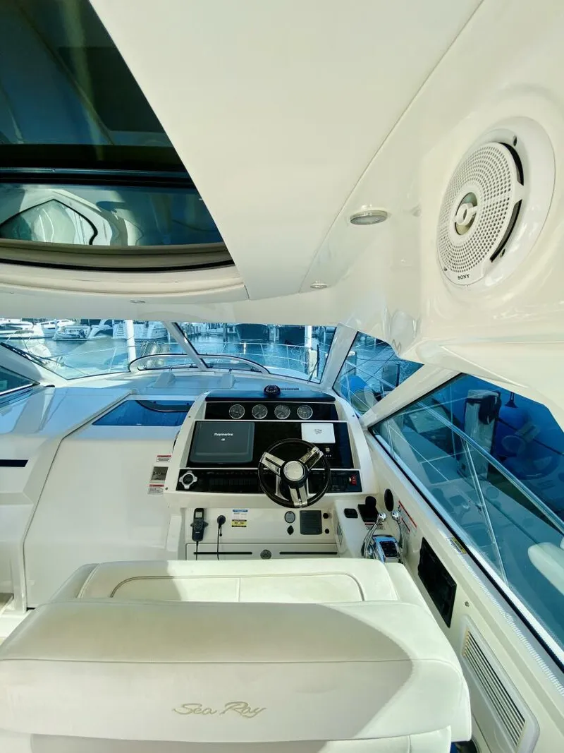 Slide: The Image of Sea Ray 450 Sundancer 2010 - 22