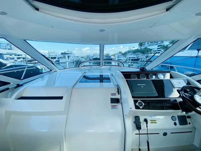 Slide: The Image of Sea Ray 450 Sundancer 2010 - 26