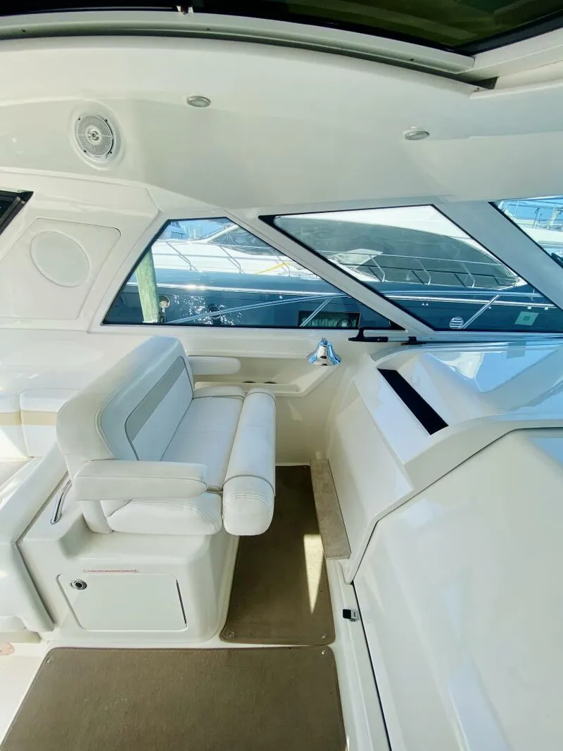 Slide: The Image of Sea Ray 450 Sundancer 2010 - 28