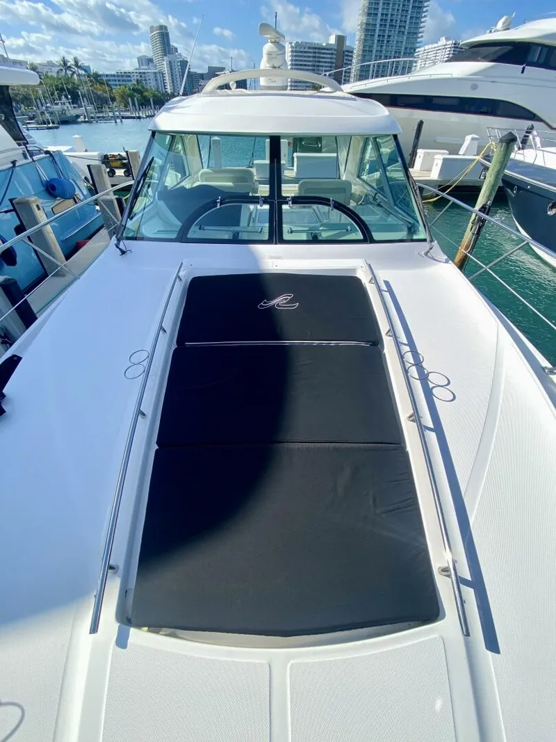 Slide: The Image of Sea Ray 450 Sundancer 2010 - 39
