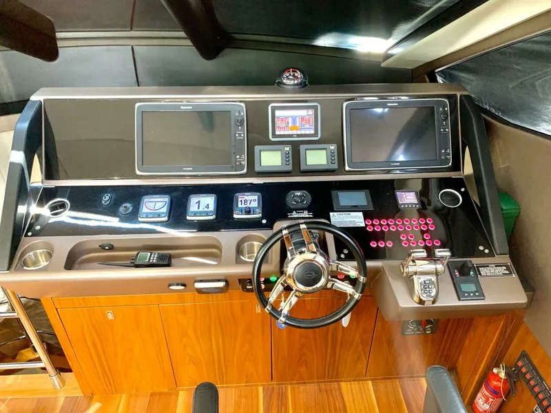 Slide: The Image of Sunseeker Manhattan 65 2016 - 10