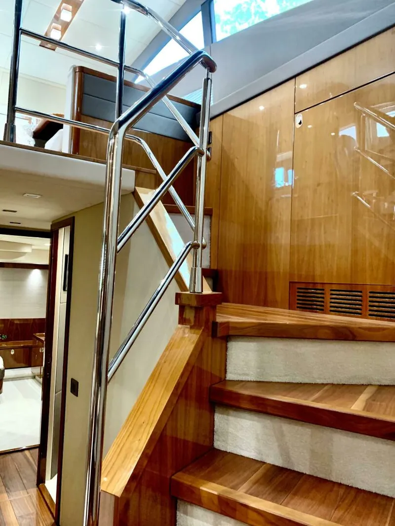 Slide: The Image of Sunseeker Manhattan 65 2016 - 12