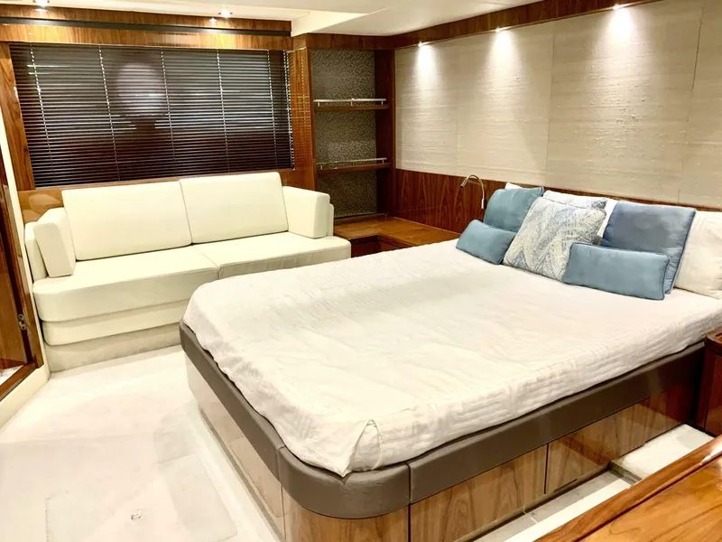 Slide: The Image of Sunseeker Manhattan 65 2016 - 13
