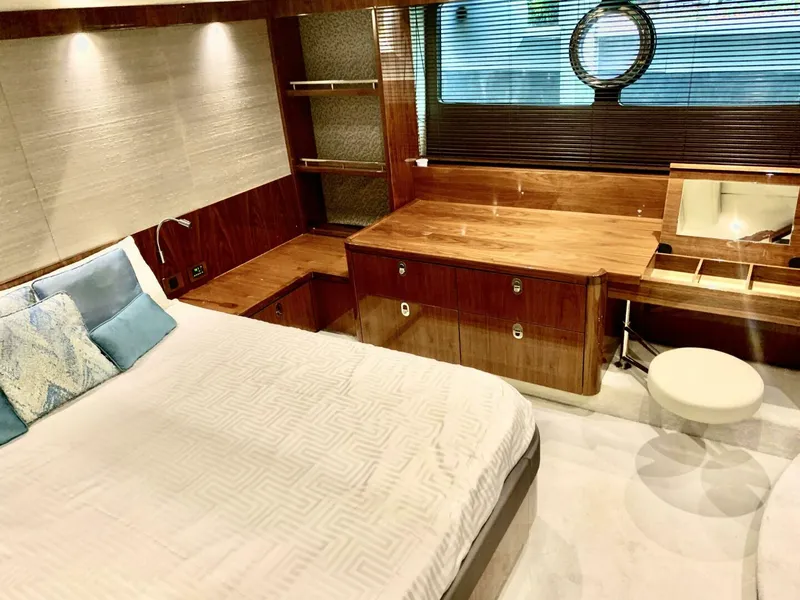 Slide: The Image of Sunseeker Manhattan 65 2016 - 15