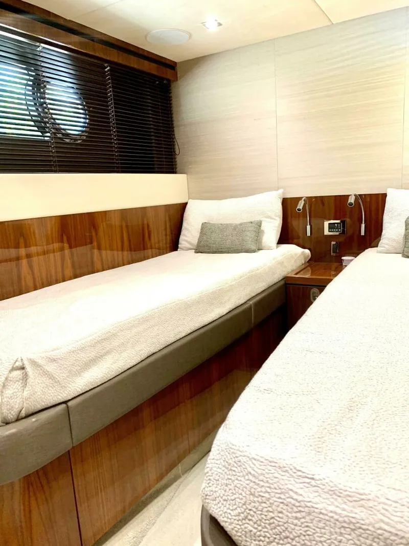 Slide: The Image of Sunseeker Manhattan 65 2016 - 20