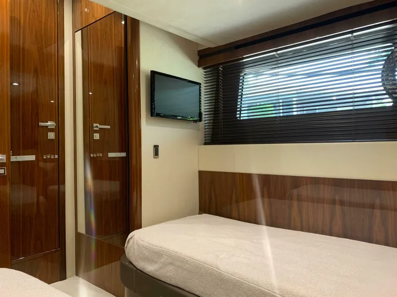 Slide: The Image of Sunseeker Manhattan 65 2016 - 21
