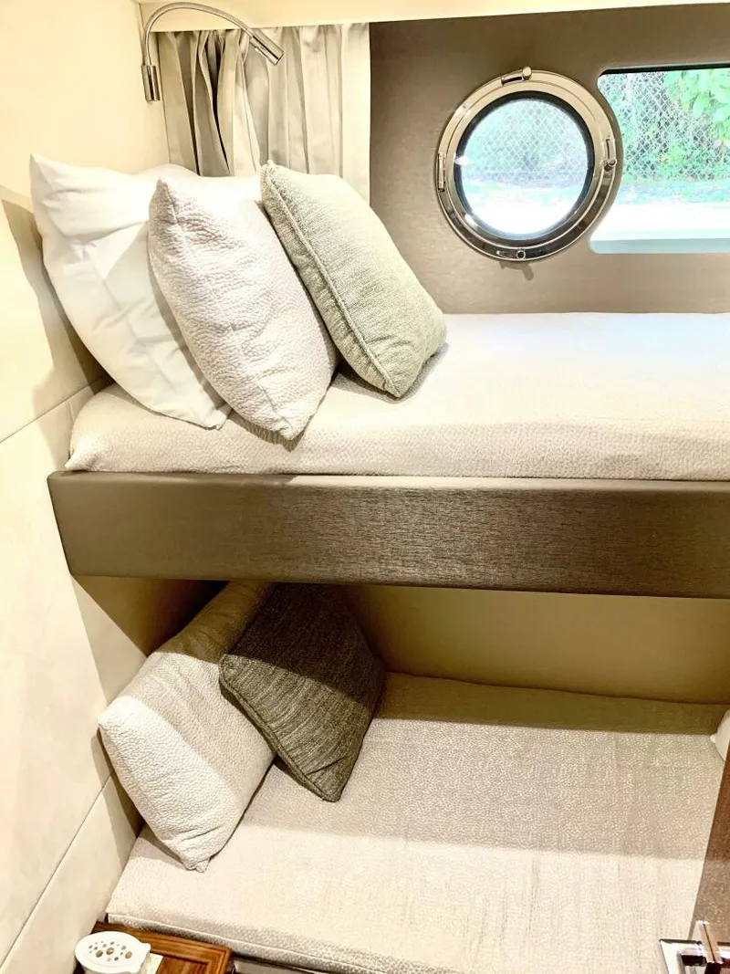 Slide: The Image of Sunseeker Manhattan 65 2016 - 23
