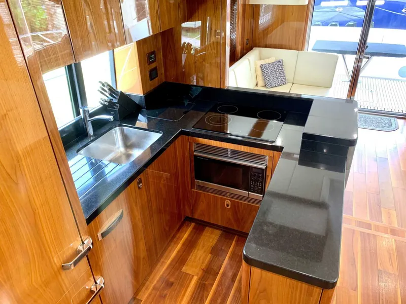Slide: The Image of Sunseeker Manhattan 65 2016 - 6