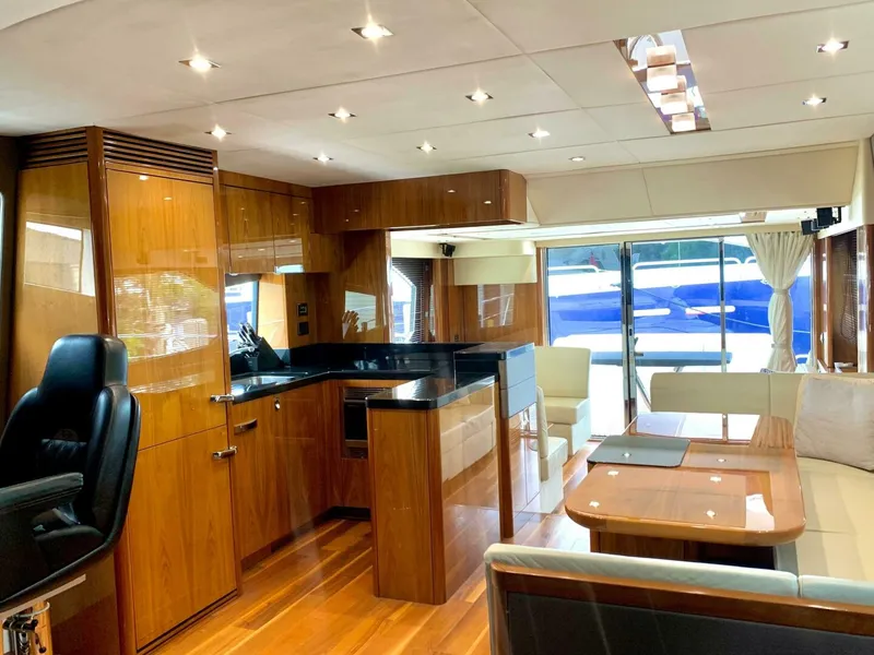 Slide: The Image of Sunseeker Manhattan 65 2016 - 8