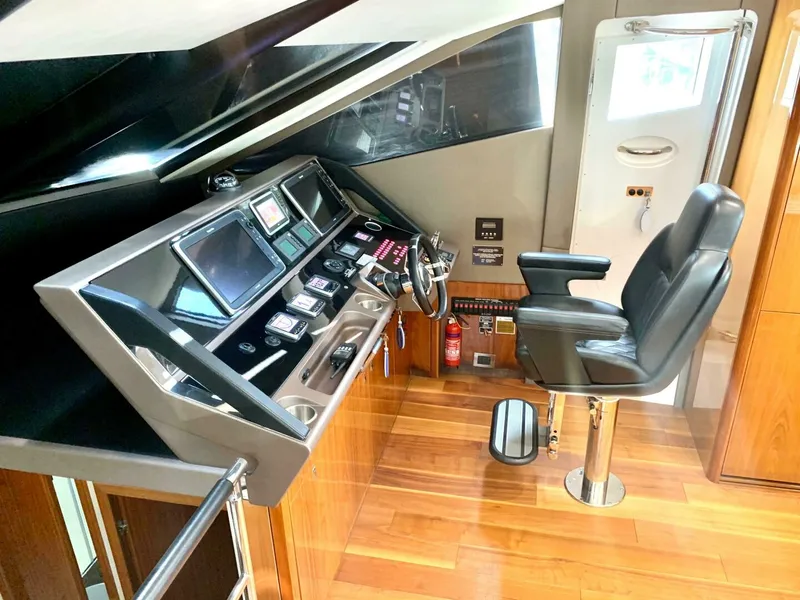 Slide: The Image of Sunseeker Manhattan 65 2016 - 9