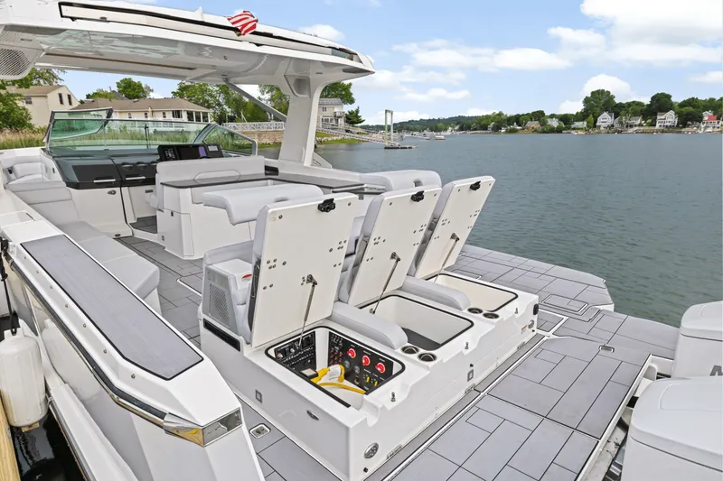 Slide: The Image of Aviara AV40 Outboard 2023 - 11