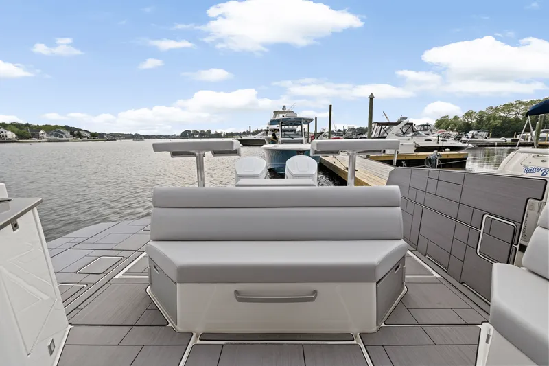 Slide: The Image of Aviara AV40 Outboard 2023 - 13