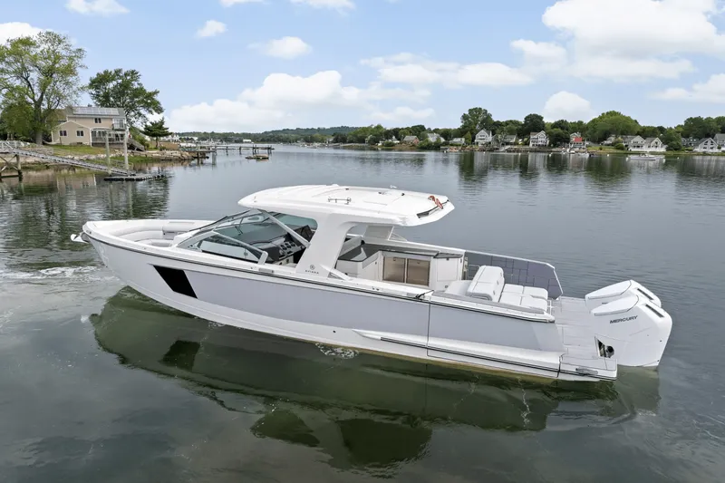 Slide: The Image of Aviara AV40 Outboard 2023 - 3