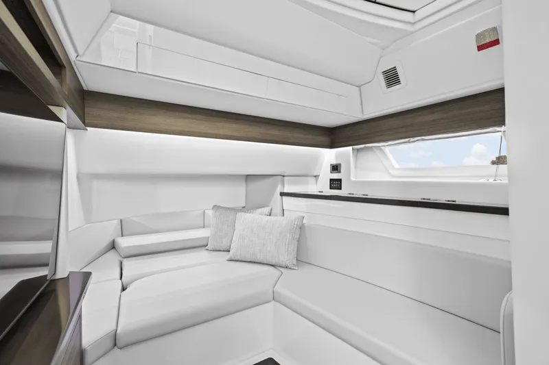 Slide: The Image of Aviara AV40 Outboard 2023 - 30