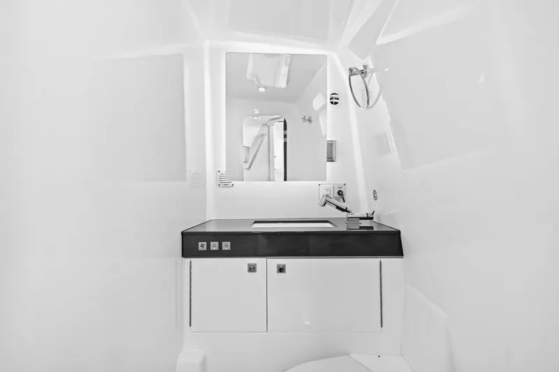 Slide: The Image of Aviara AV40 Outboard 2023 - 36