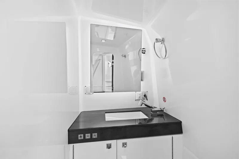 Slide: The Image of Aviara AV40 Outboard 2023 - 37