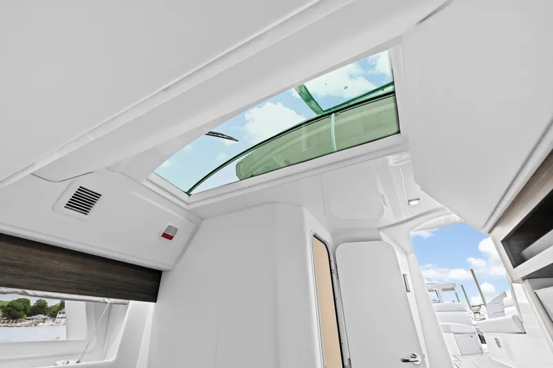 Slide: The Image of Aviara AV40 Outboard 2023 - 38