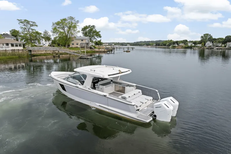 Slide: The Image of Aviara AV40 Outboard 2023 - 4