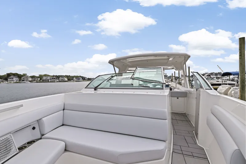 Slide: The Image of Aviara AV40 Outboard 2023 - 40