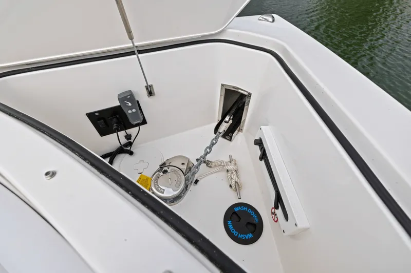 Slide: The Image of Aviara AV40 Outboard 2023 - 44