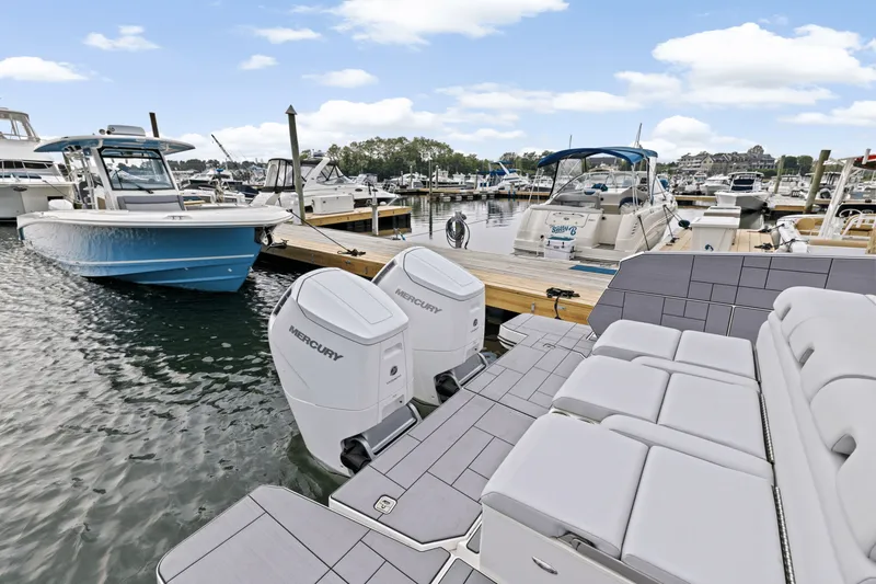 Slide: The Image of Aviara AV40 Outboard 2023 - 6