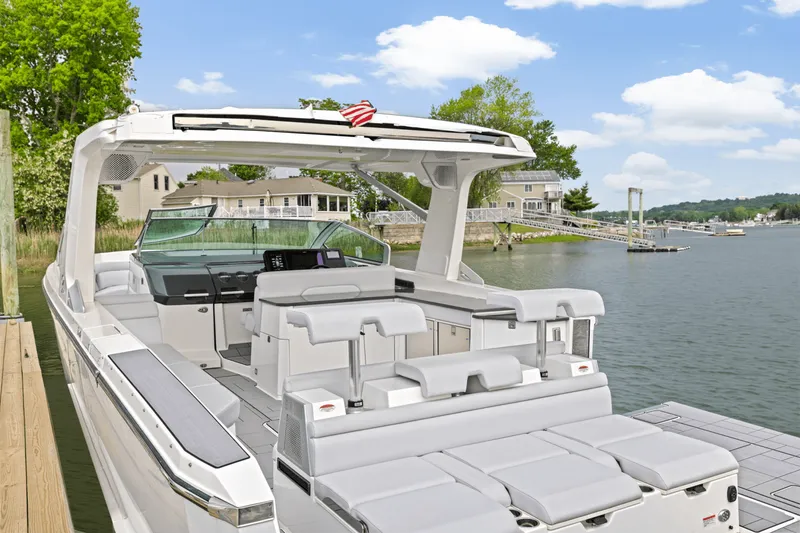 Slide: The Image of Aviara AV40 Outboard 2023 - 8