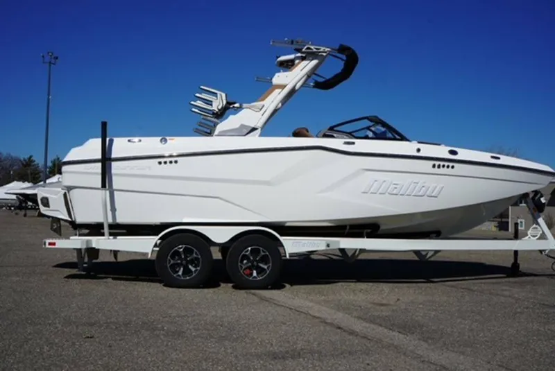 The Image of Malibu Boats 22 MXZ 2026 - 0