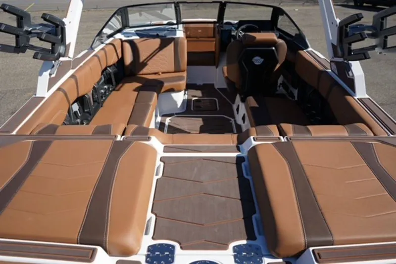 Slide: The Image of Malibu Boats 22 MXZ 2026 - 8