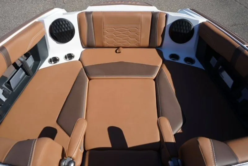 Slide: The Image of Malibu Boats 22 MXZ 2026 - 11