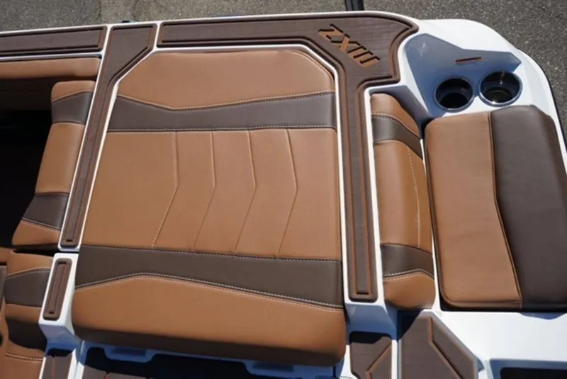 Slide: The Image of Malibu Boats 22 MXZ 2026 - 15