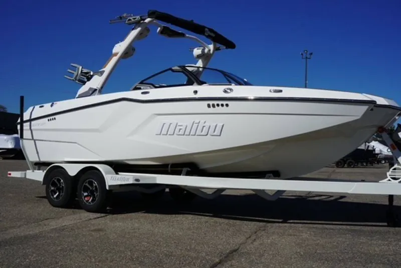 Slide: The Image of Malibu Boats 22 MXZ 2026 - 1