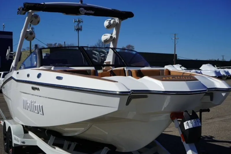 Slide: The Image of Malibu Boats 22 MXZ 2026 - 13