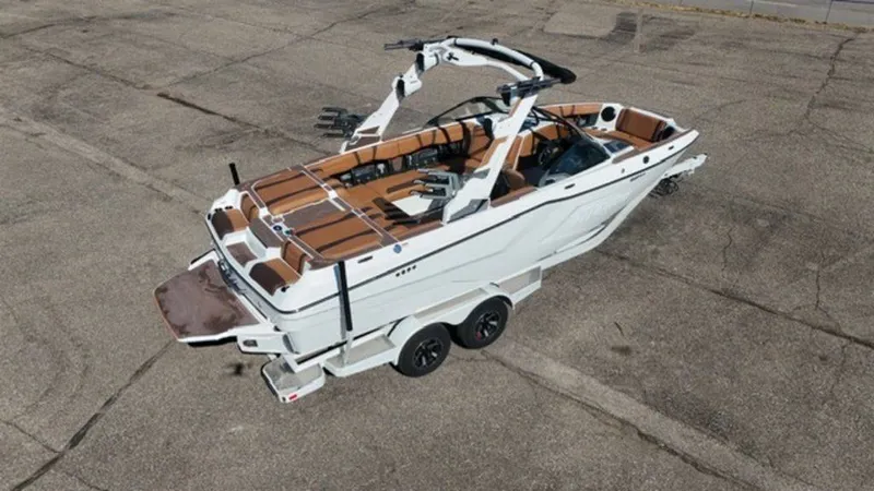 Slide: The Image of Malibu Boats 22 MXZ 2026 - 20