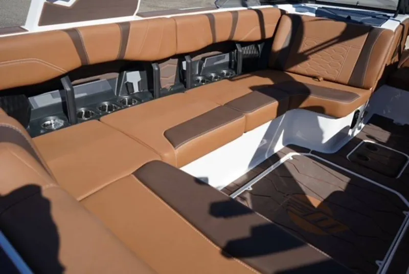 Slide: The Image of Malibu Boats 22 MXZ 2026 - 4