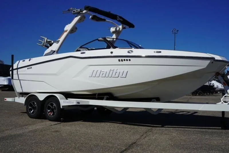Slide: The Image of Malibu Boats 22 MXZ 2026 - 3