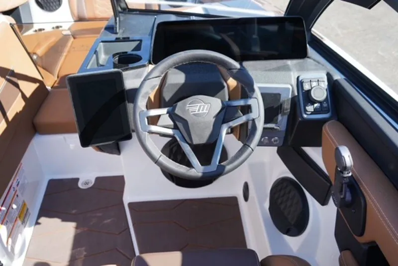 Slide: The Image of Malibu Boats 22 MXZ 2026 - 18