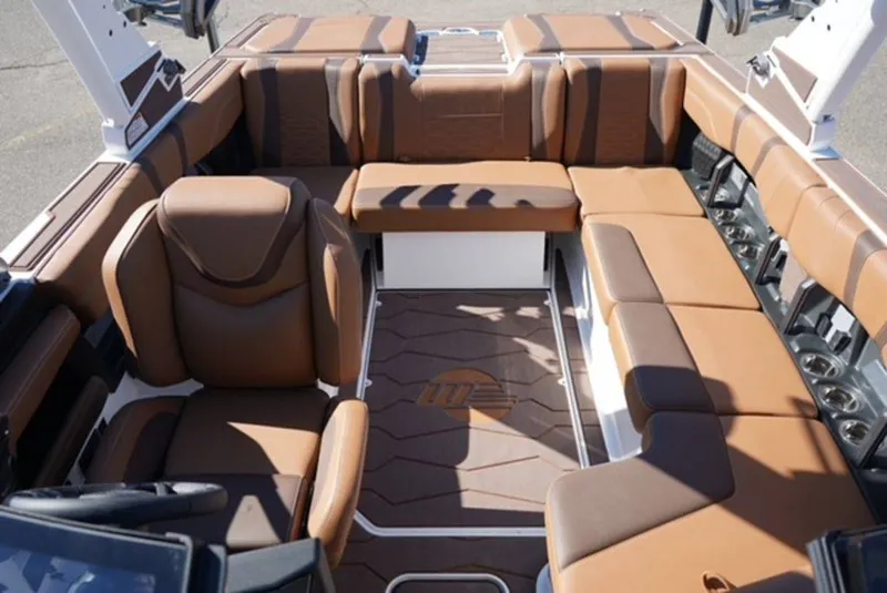 Slide: The Image of Malibu Boats 22 MXZ 2026 - 10