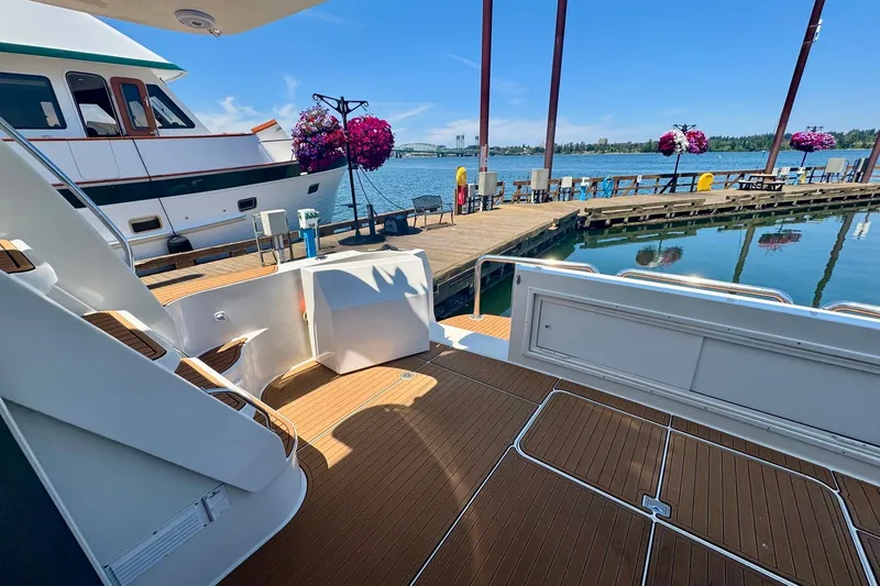 Slide: The Image of Navigator 6300 Classic Pilothouse 2000 - 43