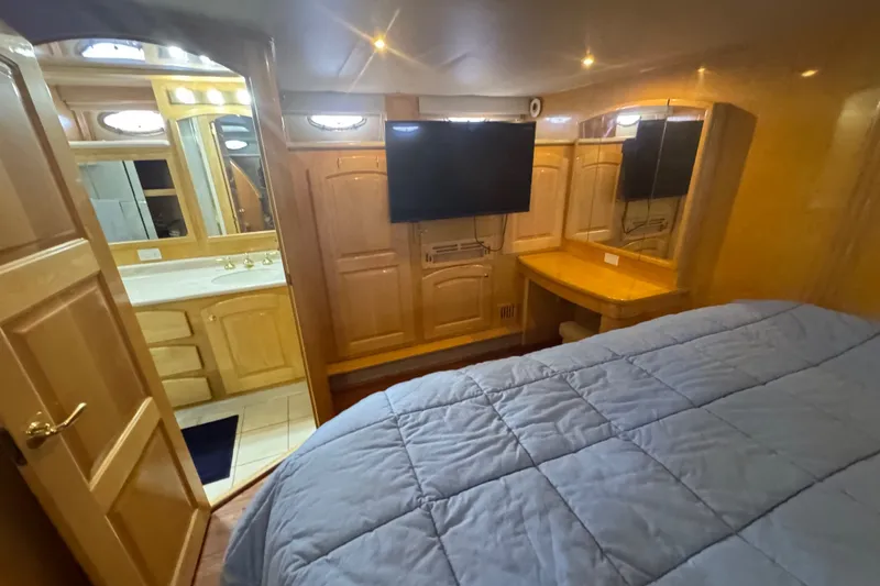 Slide: The Image of Navigator 6300 Classic Pilothouse 2000 - 23