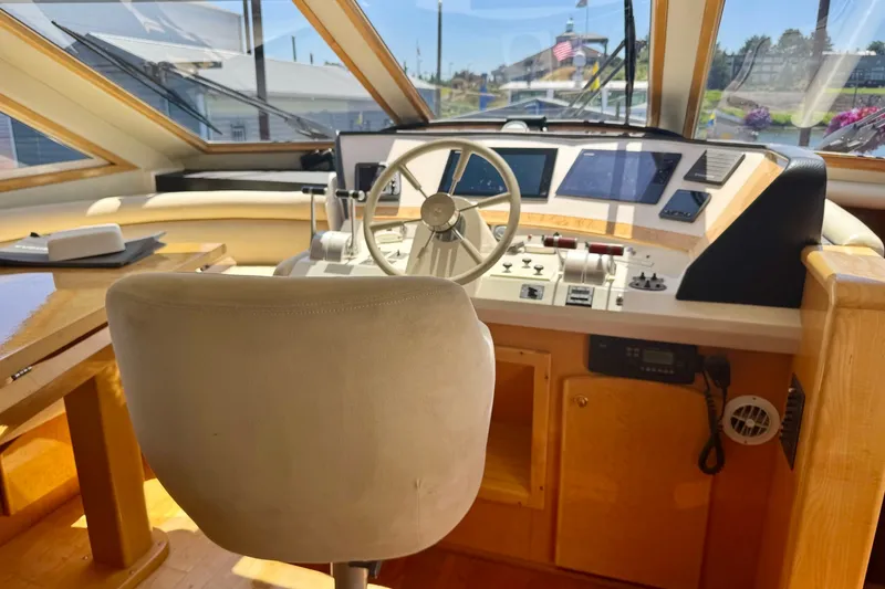 Slide: The Image of Navigator 6300 Classic Pilothouse 2000 - 18