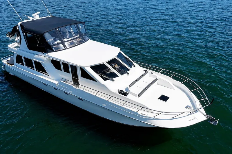 The Image of Navigator 6300 Classic Pilothouse 2000 - undefined
