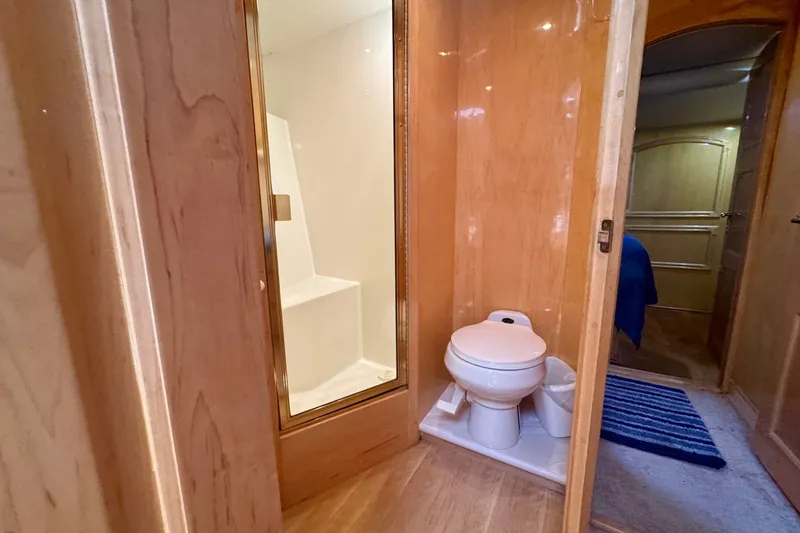 Slide: The Image of Navigator 6300 Classic Pilothouse 2000 - 33