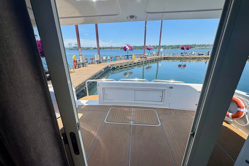 Slide: The Image of Navigator 6300 Classic Pilothouse 2000 - 39
