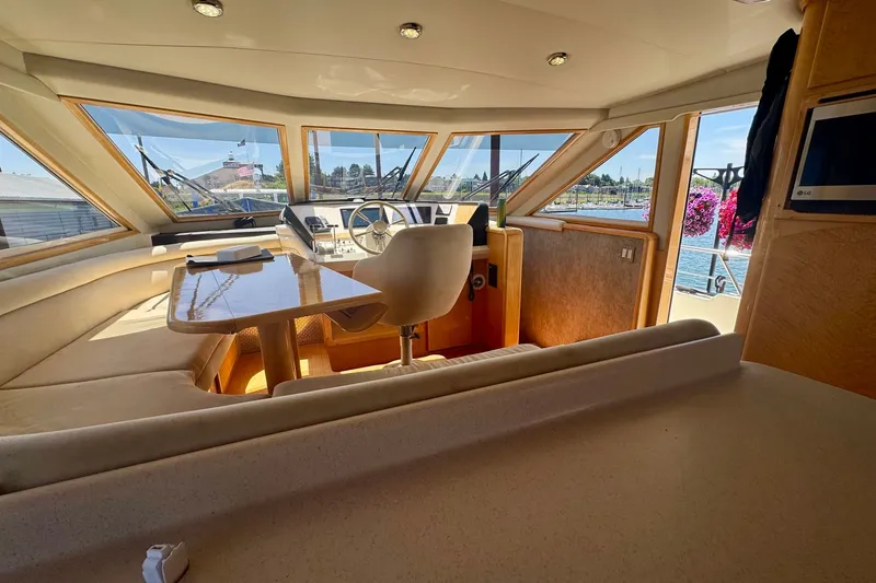 Slide: The Image of Navigator 6300 Classic Pilothouse 2000 - 17