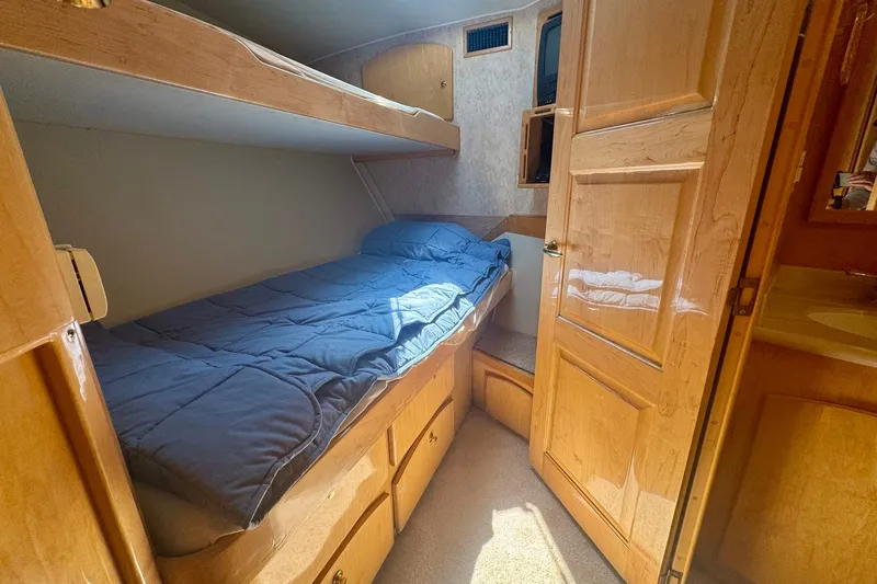 Slide: The Image of Navigator 6300 Classic Pilothouse 2000 - 27