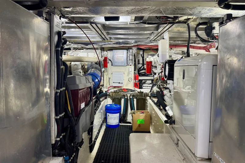 Slide: The Image of Navigator 6300 Classic Pilothouse 2000 - 70
