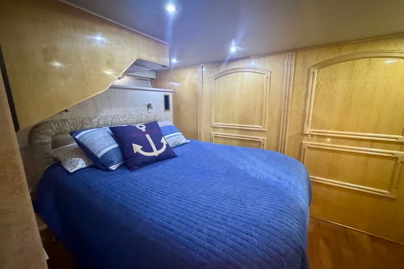 Slide: The Image of Navigator 6300 Classic Pilothouse 2000 - 30