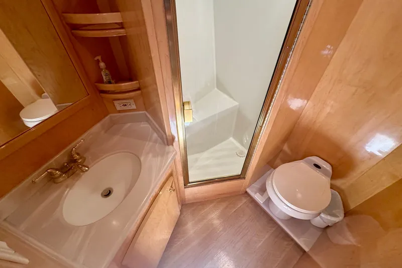 Slide: The Image of Navigator 6300 Classic Pilothouse 2000 - 31