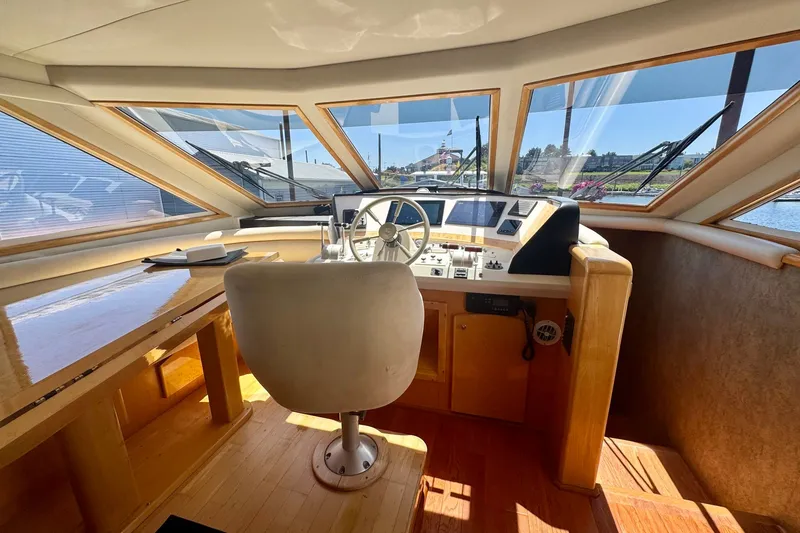 Slide: The Image of Navigator 6300 Classic Pilothouse 2000 - 19