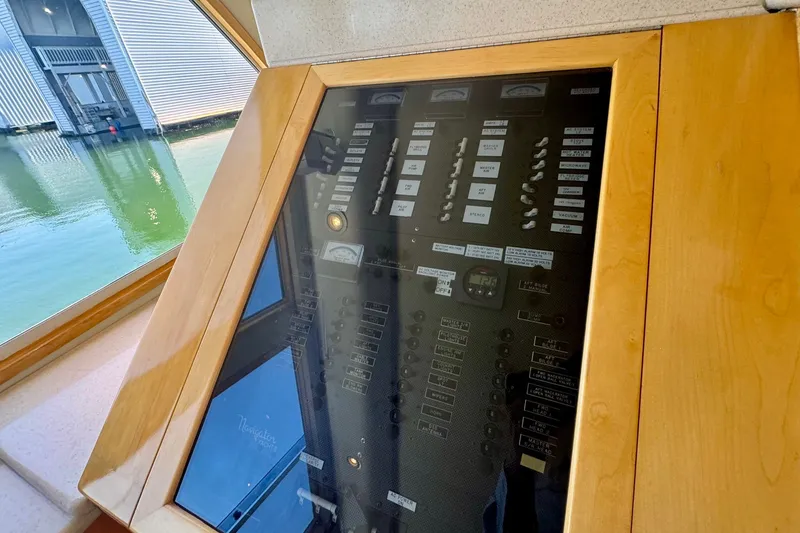 Slide: The Image of Navigator 6300 Classic Pilothouse 2000 - 11